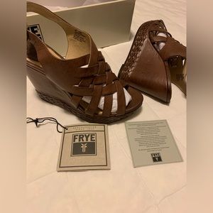 FRYE Corrina Strappy Women’s Size 8 M Dark Brown Leather Wedge Strappy Sandals
